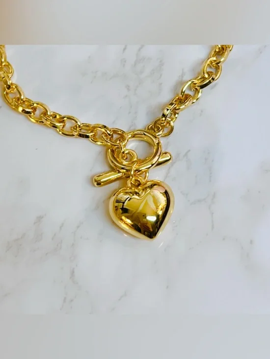 18k yellow gold plated 7” 💛 heart charm toggle oval link bracelet - Picture 3 of 3